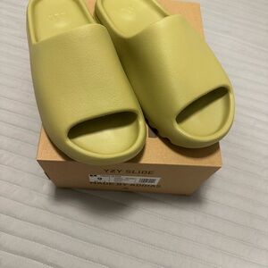 Adidas YZY Slide in Resin